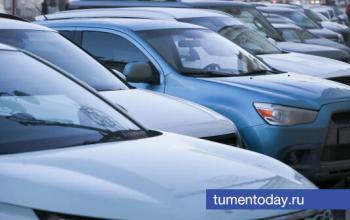 В Тюменской области разрешили бесплатно парковаться возле больниц, школ и детских садов