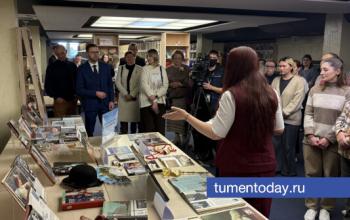 В Менделеевке открыли книжную выставку к первому в России Дню артиста