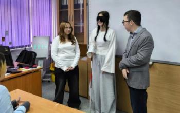 Школьники Тюмени попробовали провести занятие для инклюзивного класса