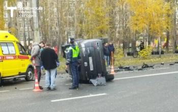На улице 30 лет Победы в Тюмени перевернулся автомобиль