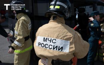 После атаки БПЛА под Сургутом загорелся промышленный объект