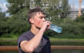 Питьевая вода в тюменских магазинах: запасы стабильны, перебоев нет