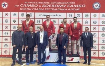 Самбисты Тюменской области завоевали четыре медали на всероссийских соревнованиях