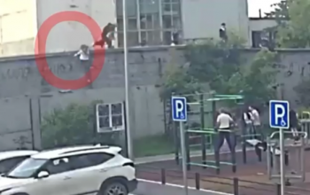 По факту падения двух девочек со здания хлебокомбината в Тюмени назначена проверка