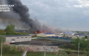  Крупный пожар охватил мясокомбинат «Юбилейный» в Ишиме