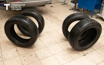 В Тюмени неизвестный расстрелял машину во дворе жилого дома