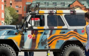 В Тюмени прошла акция «Раскрасим автомобиль красками Победы»