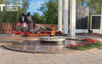 Тюменцы встретили «Рассвет Победы» на Площади Памяти