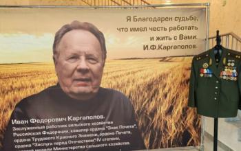 В тюменском поселке открыли мемориальную доску Ивану Каргаполову