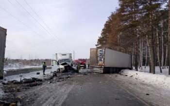 На трассе у Винзилей полностью перекрыли движение из-за ДТП