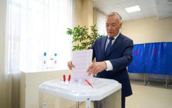Фуат Сайфитдинов и лидеры фракций проголосовали на выборах в Тюменской области