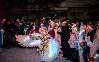 Тюменцы провели новогодний флешмоб возле ОКБ №1