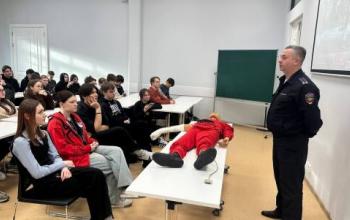 Тюменские автоинспекторы регулярно общаются с молодежью на тему ПДД