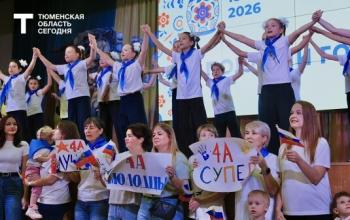 «Вместе – дружная семья»: школьники и их родители приняли участие в конкурсе «Поющий город»