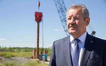 Владимир Путин вручил тюменцу Николаю Руссу золотую медаль «Герой Труда РФ»