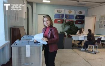 «Пора заглянуть за голубую штору»: тюменка рассказала о своем первом голосовании