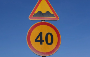 В Тюмени на дорогах с колейностью ввели ограничение скорости до 40 км/ч