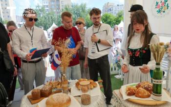 Жюри выбрало три лучших национальных подворья на Фестивале хлеба в Тюмени