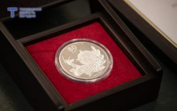 Тюменцам вручили памятные медали к 80-летию Великой Победы