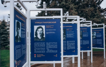 На Городской площади открыли выставку «Их именами названы улицы Тюмени»