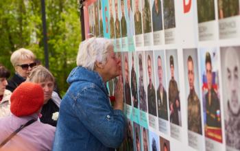 Стену памяти 300 погибших на СВО героев в Ишиме открыла «Единая Россия»