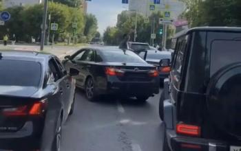 В свадебном кортеже Госавтоинспекция выявила двух молодых бесправников 