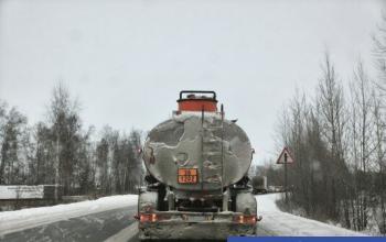 В отдаленные села Тобольского округа доставляют топливо и генераторы