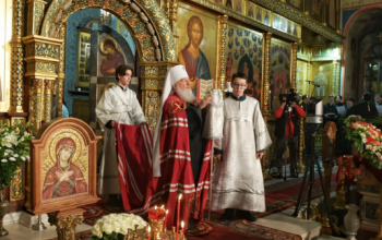 Александр Моор поздравил православных с Пасхой