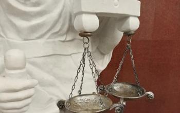 Тюменку будут судить за регистрацию 145 мигрантов в своей квартире