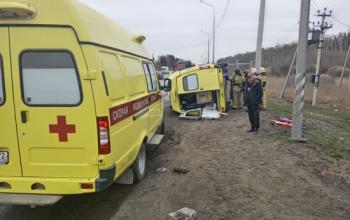 На тюменской трассе в ДТП с машиной скорой помощи и «КамАЗом» пострадали пять человек