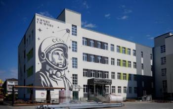 В Тюмени школу для детей с ОВЗ на улице Красных Зорь закончат в июне
