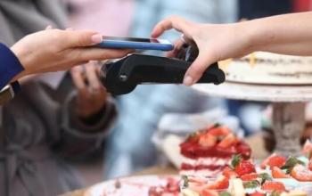 С сентября в России введут универсальный QR-код на кассах