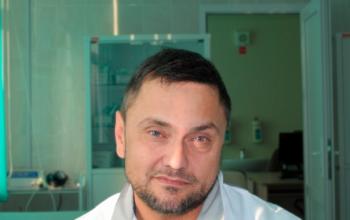  «Думал, все стали говорить тише»: тюменский водитель 10 лет не замечал, как теряет слух