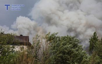 В Богандинском горит жилой дом на улице Советской