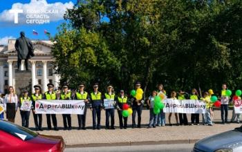 Водители, пропустите детей! В Тюмени прошла акция #ДорогаВШколу