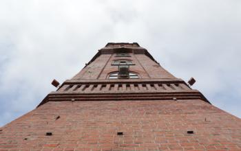 Водонапорная башня – место, где располагается «Дзержинец»
