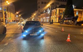 В центре Тюмени Mercedes сбил подростка: мальчик в тяжелом состоянии