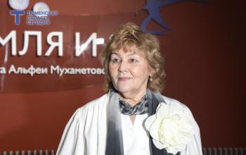 Нефть вместо красок: история тюменской художницы, которая перевернула мир искусства