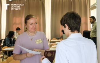 Родителям, чьи дети написали ЕГЭ на 100 баллов, предложили выплачивать по 100 тысяч рублей