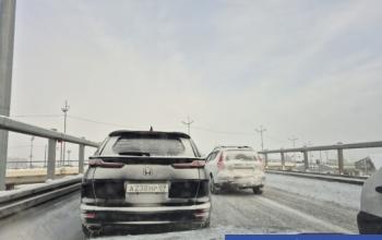 Тюмень встала в пробки из-за снегопада утром 11 февраля