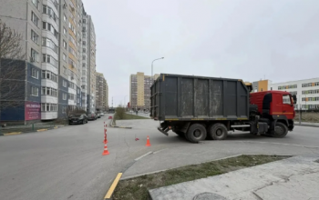 Грузовик наехал на 17-летнюю школьницу на улице Широтной в Тюмени