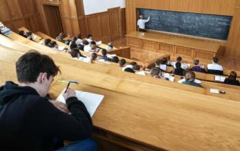 В России предложили поднять уровень стипендий до уровня МРОТ