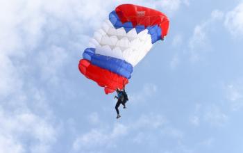 Фото федерации парашютного спорта Тюменской области. Автор неизвестен