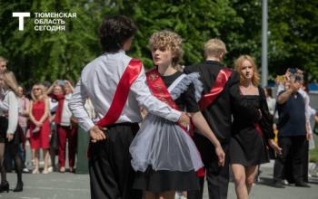 Во всех школах Тюменской области прозвенел последний звонок