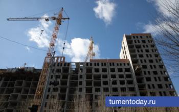 Рабочий погиб, упав с высоты на стройке в Тюмени