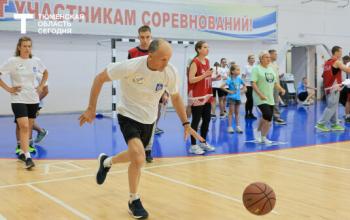 «Наш дедушка до сих пор в строю!»: в Тюмени проходит Спартакиада трех поколений