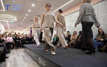 Врачи и строители вышли на подиум в тюменском ЦУМе