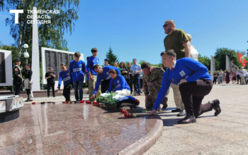 На Площади Памяти в Тюмени прошел митинг ко Дню молодежи