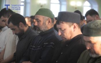 Как мусульмане Тюменской области отмечают Ураза-байрам: репортаж из Соборной мечети