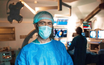 Трем тюменцам вшили систему, спасающую от остановки сердца